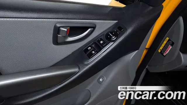 Hyundai Starex 2019 — фото 18
