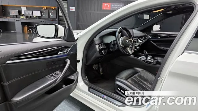 BMW 5-Series 2019 — фото 12