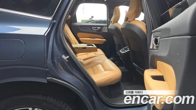 Volvo XC60 2022 — фото 12