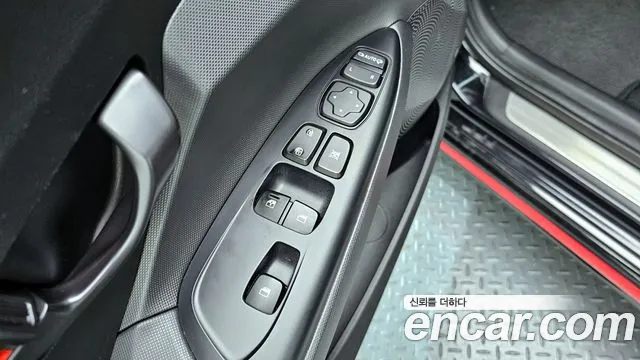 Hyundai Veloster 2021 — фото 17