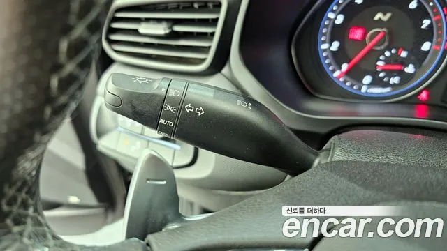 Hyundai Veloster 2021 — фото 18