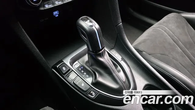 Hyundai Veloster 2021 — фото 12