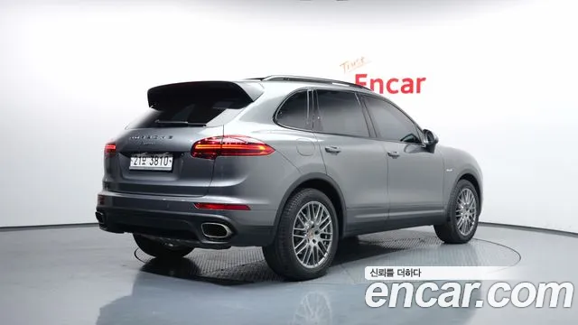 Porsche Cayenne 2015 — фото 2