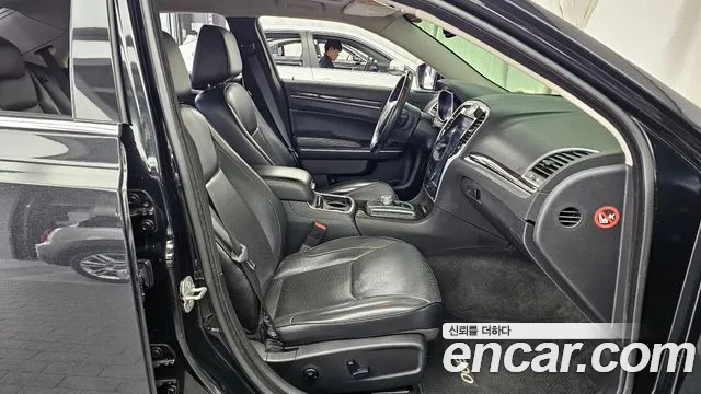 Chrysler 300C 2015 — фото 11