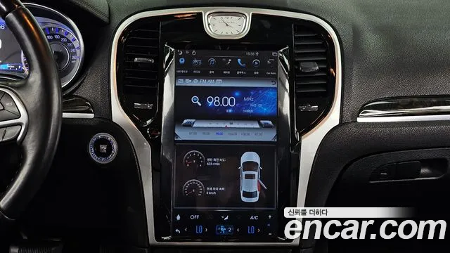 Chrysler 300C 2015 — фото 14