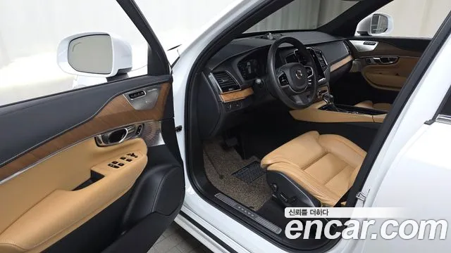Volvo XC90 2020 — фото 10