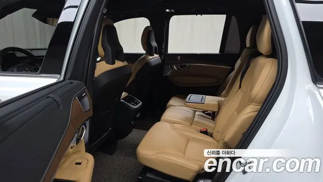 Volvo XC90 2020 — фото 11