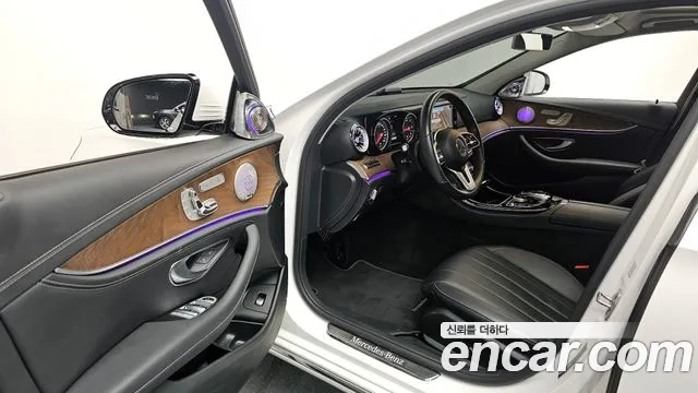 Mercedes-Benz E-Class 2020 — фото 13