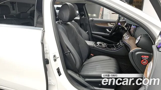 Mercedes-Benz E-Class 2020 — фото 18