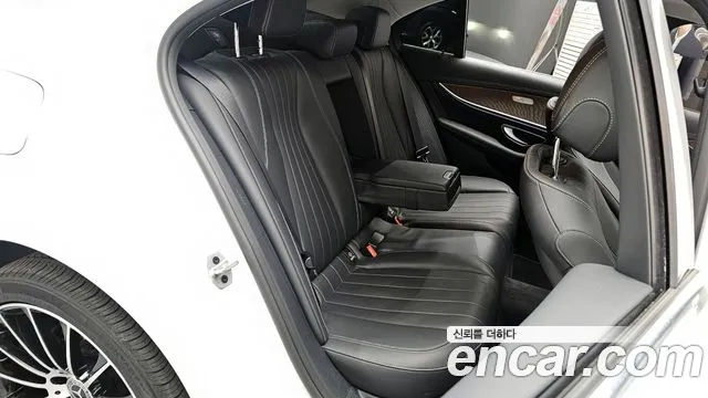 Mercedes-Benz E-Class 2020 — фото 16