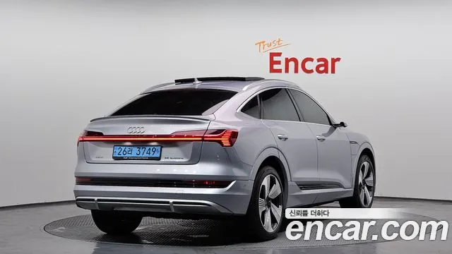 Audi e-tron 2022 — фото 2