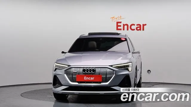 Audi e-tron 2022 — фото 3