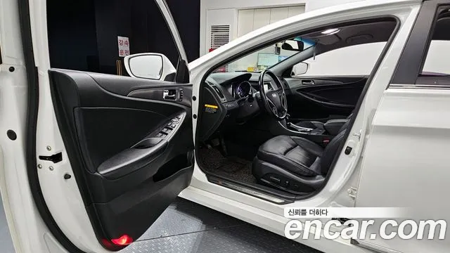 Hyundai Sonata 2014 — фото 11