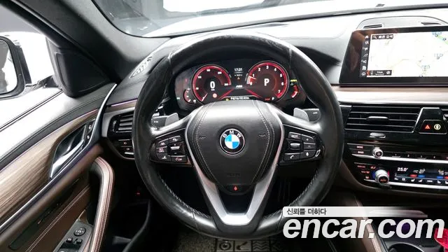 BMW 5-Series 2018 — фото 13