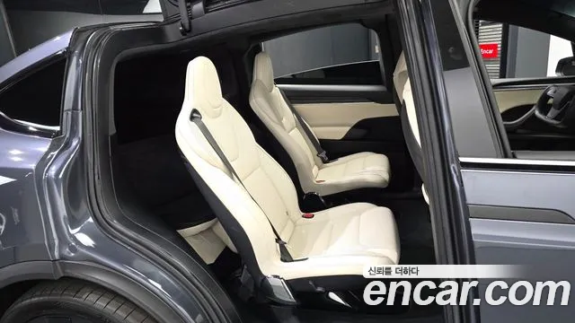 Tesla Model X 2023 — фото 12