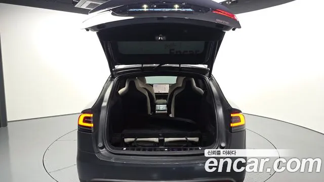 Tesla Model X 2023 — фото 20