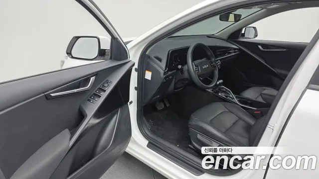 Kia Niro 2022 — фото 10