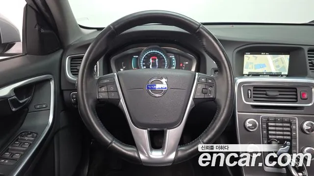 Volvo S60 2016 — фото 13