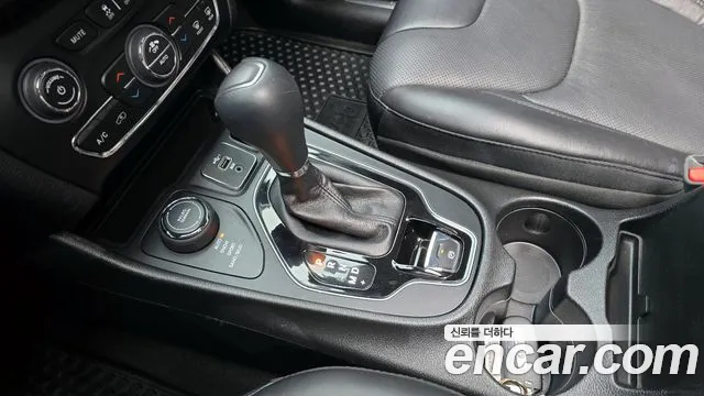 Jeep Cherokee 2021 — фото 9