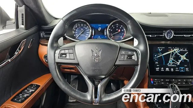 Maserati Quattroporte 2018 — фото 13