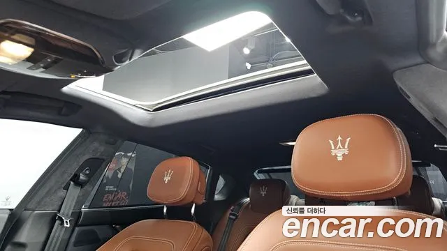 Maserati Quattroporte 2018 — фото 18