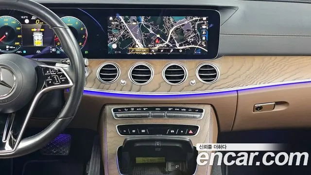 Mercedes-Benz E-Class 2021 — фото 19