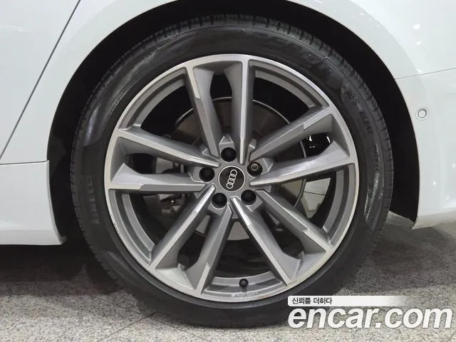 Audi A7 2021 — фото 20
