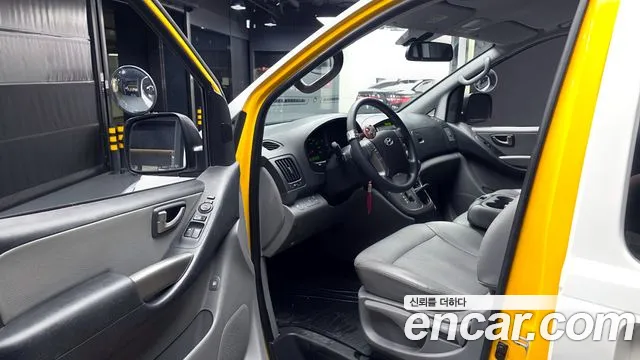 Hyundai Starex 2015 — фото 10