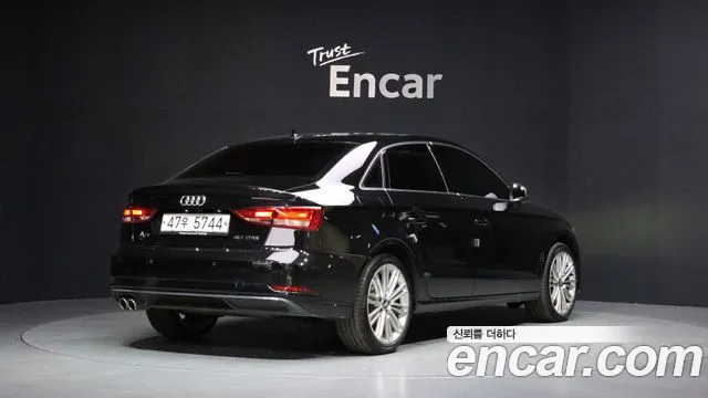 Audi A3 2018 — фото 2
