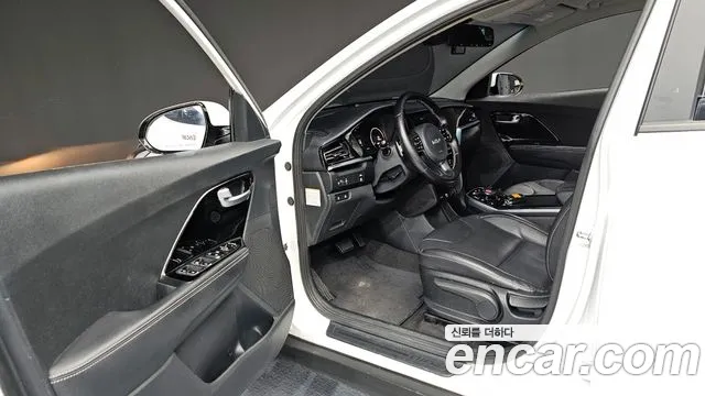 Kia Niro 2022 — фото 10