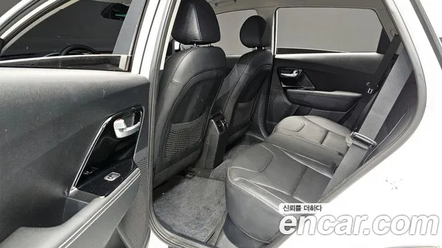 Kia Niro 2022 — фото 11