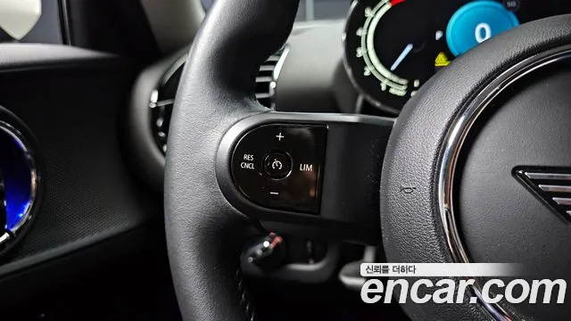 Mini Clubman 2022 — фото 17