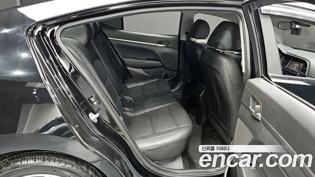 Hyundai AVANTE 2019 — фото 17
