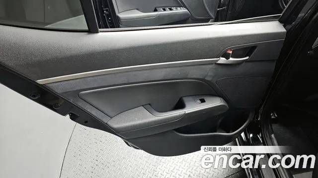 Hyundai AVANTE 2019 — фото 15