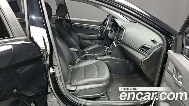 Hyundai AVANTE 2019 — фото 16