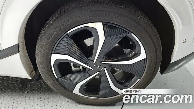 Kia EV6 2022 — фото 6