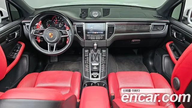 Porsche Macan 2018 — фото 10