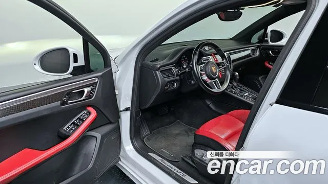 Porsche Macan 2018 — фото 13