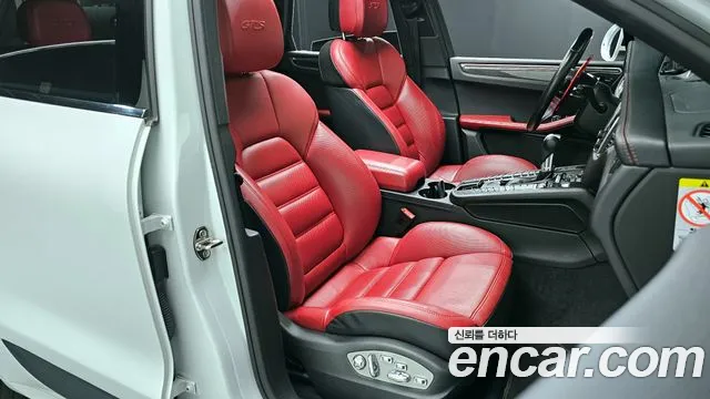 Porsche Macan 2018 — фото 18