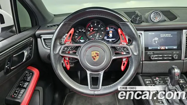 Porsche Macan 2018 — фото 19