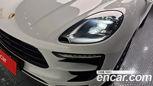 Porsche Macan 2018 — фото 8
