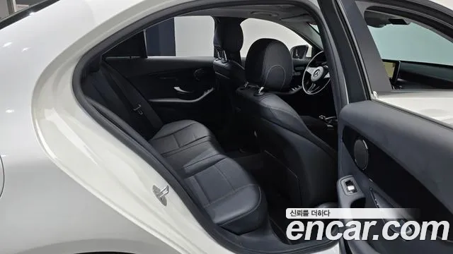 Mercedes-Benz C-Class 2017 — фото 12