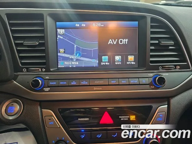 Hyundai AVANTE 2018 — фото 10