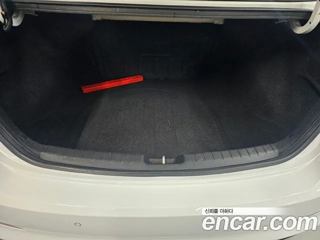 Hyundai AVANTE 2018 — фото 19