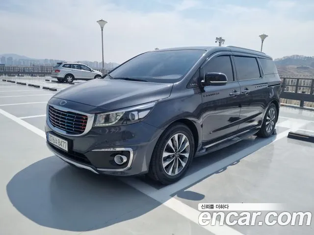 Kia Canival 2017 — фото 1