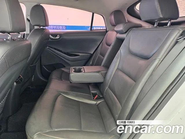 Hyundai Ioniq 2017 — фото 12
