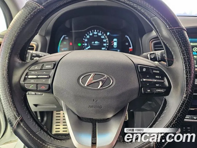 Hyundai Ioniq 2017 — фото 15