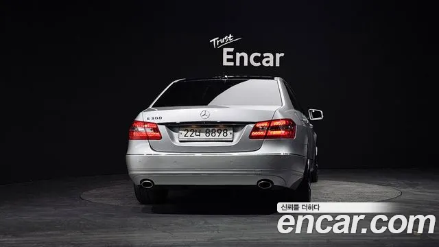 Mercedes-Benz E-Class 2010 — фото 4