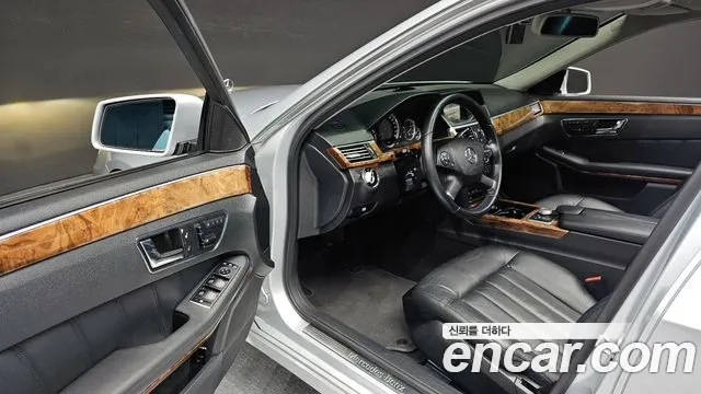 Mercedes-Benz E-Class 2010 — фото 10