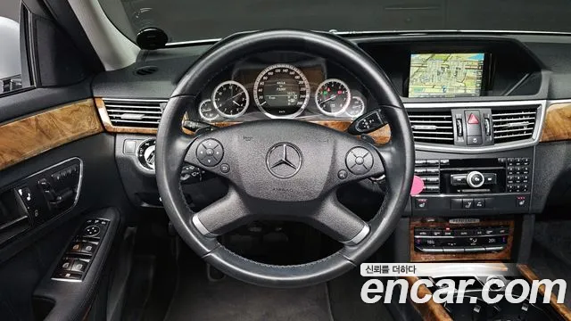 Mercedes-Benz E-Class 2010 — фото 13